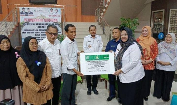 Ratusan Warga Pringsewu Terima Bantuan Atensi Rp892,7 Juta dari Kemensos