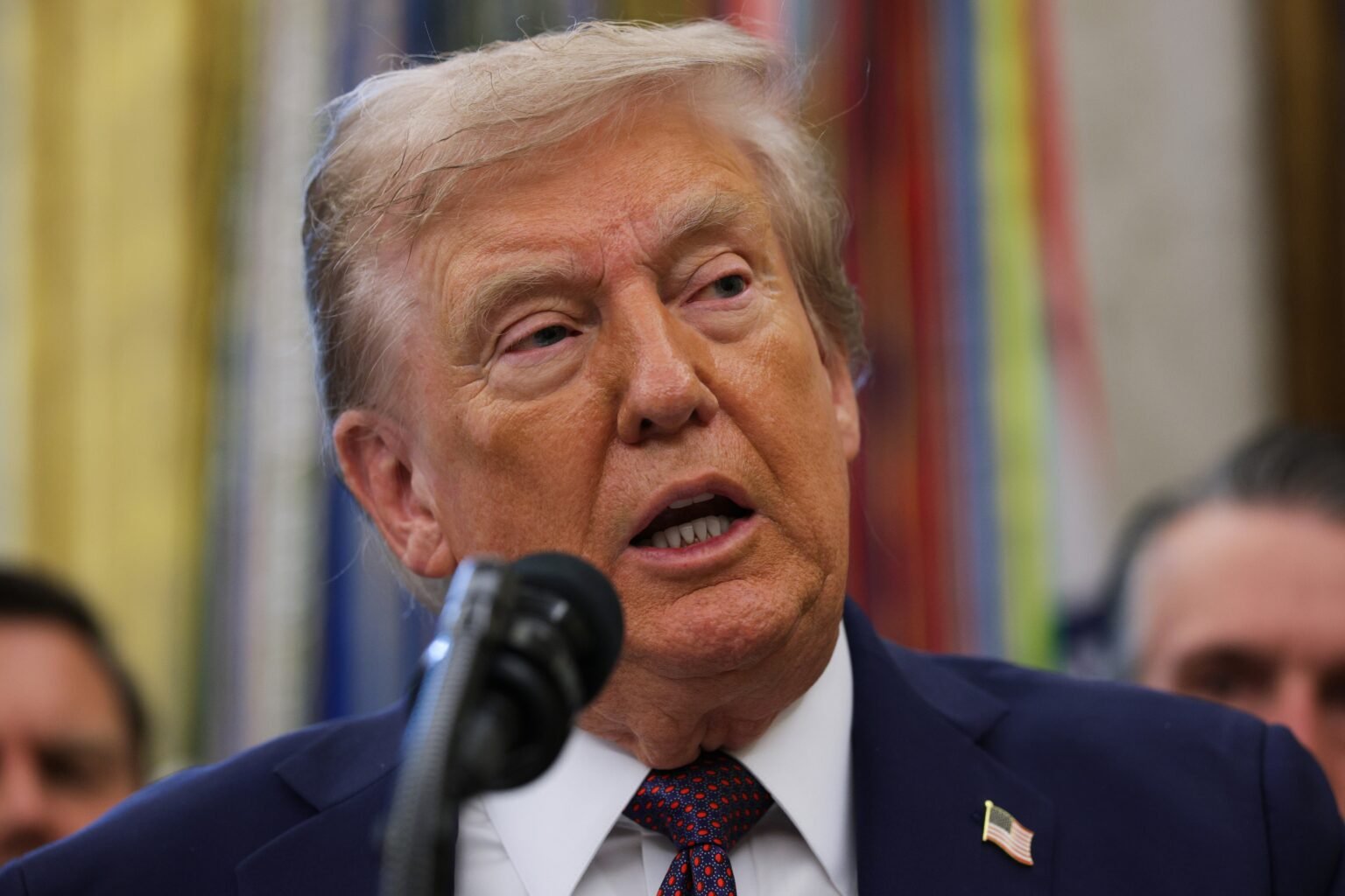 Trump Sebut AS Siap Membuka Selat Hormuz Jika Ada Sinyal Positif