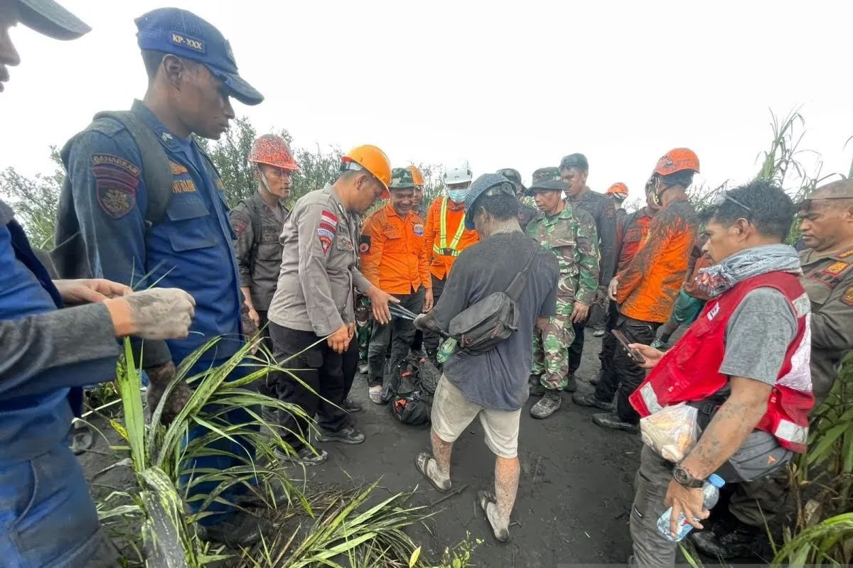 Operasi SAR Ditutup Setelah Dua Pendaki Asing Korban Erupsi Ditemukan