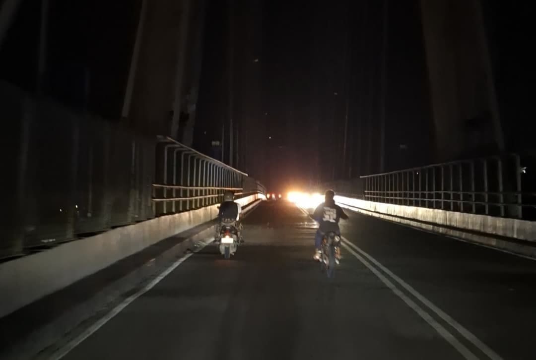Lampu Jembatan Achmad Amins Padam, Warga Khawatir Risiko Kecelakaan Meningkat