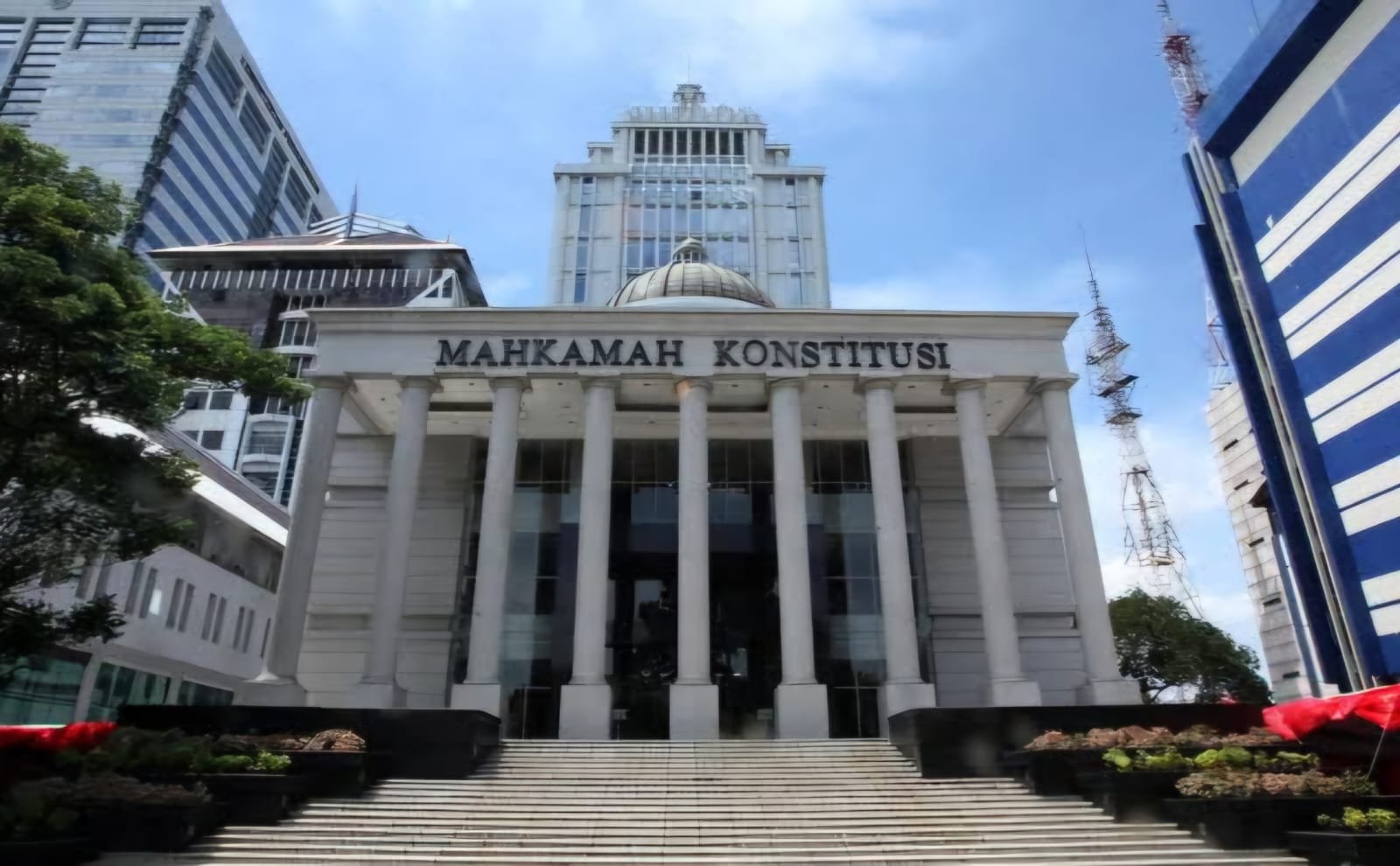 MK Tolak Gugatan UU Pilkada, Tegaskan Kepala Daerah Tetap Dipilih Langsung oleh Rakyat