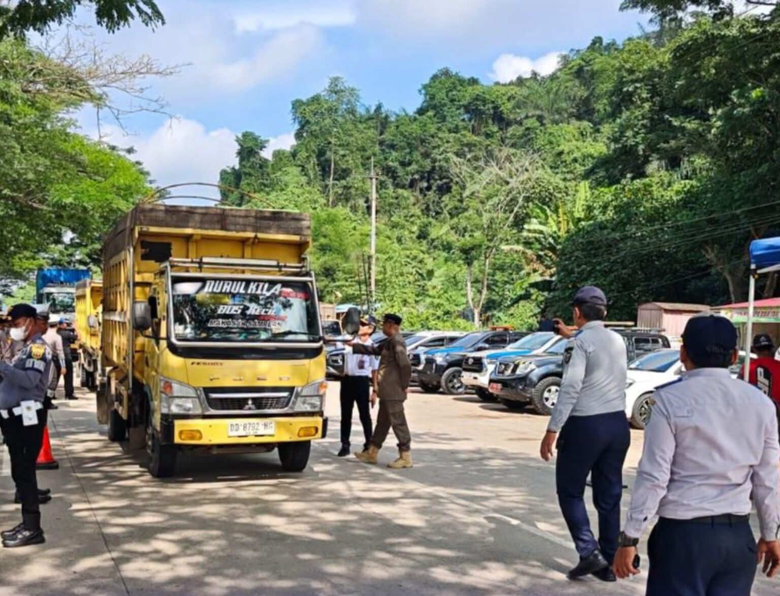 Razia ODOL di Samarinda, 42 Kendaraan Angkutan Terjaring Pelanggaran