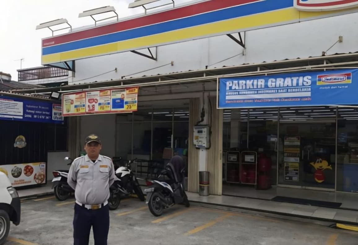 Meski Bertuliskan Parkir Gratis, Pungutan Jukir Masih Ditemukan di Area Minimarket