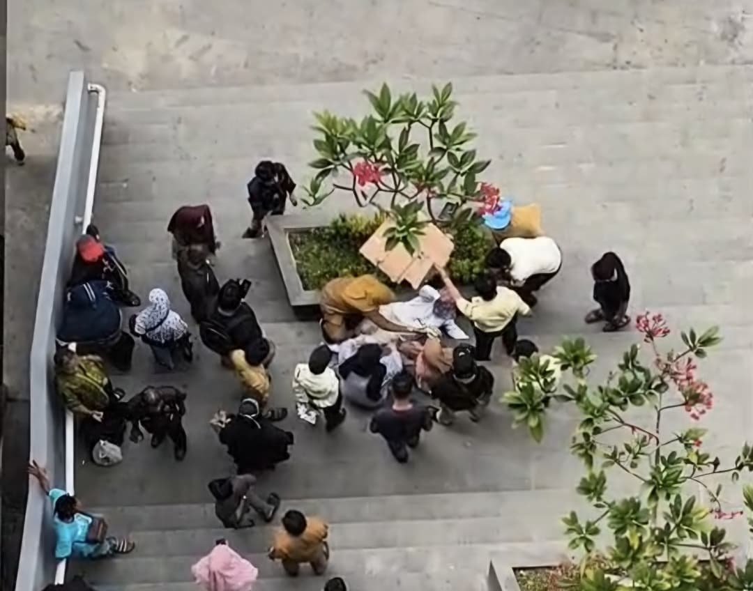 Pedagang Terjatuh di Tangga Pasar Pagi Samarinda, Diduga Tak Perhatikan Anak Tangga