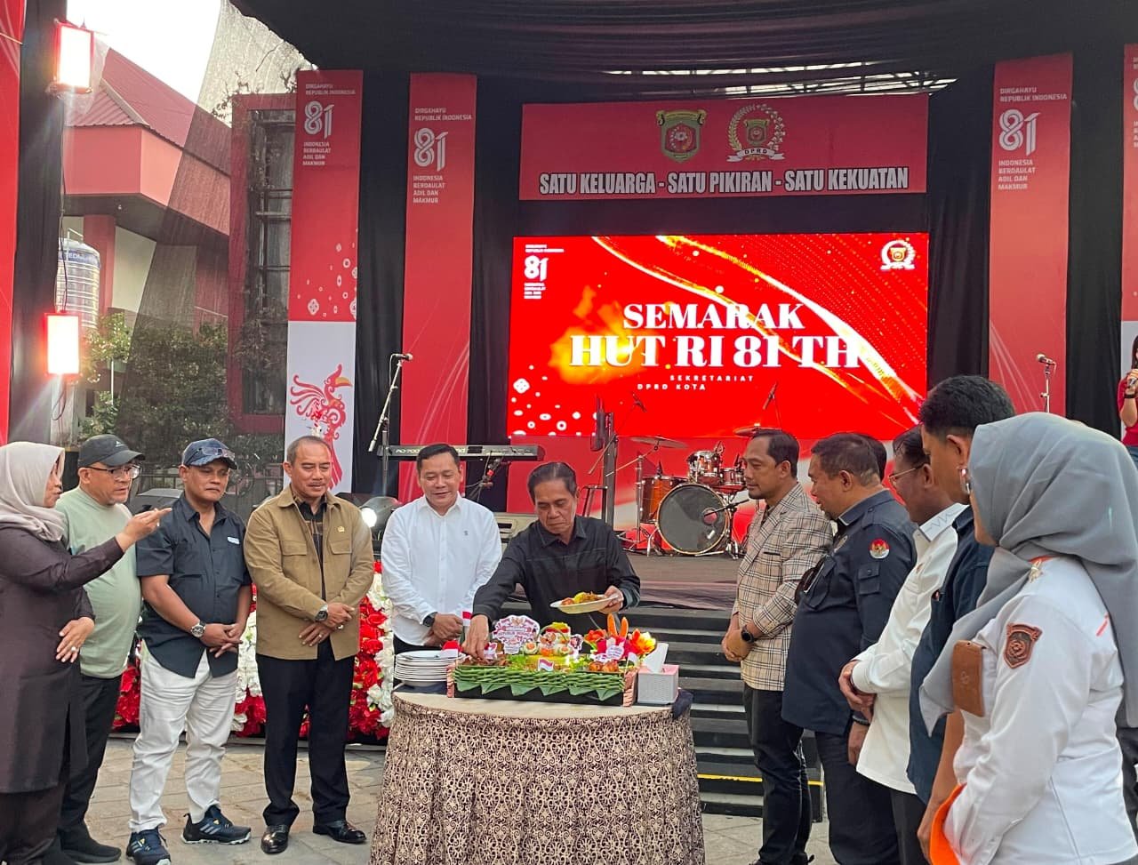 Semarak HUT RI di DPRD Samarinda Digelar Tanpa APBD, 32 Stan Ramaikan Bazar